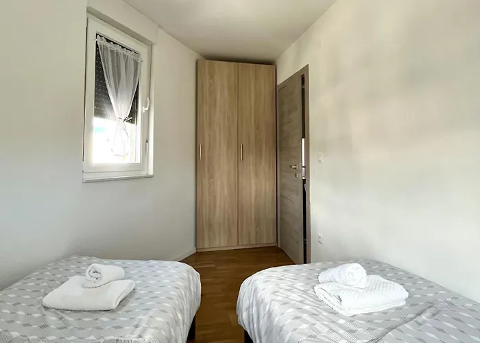 Cesarica Apartman *